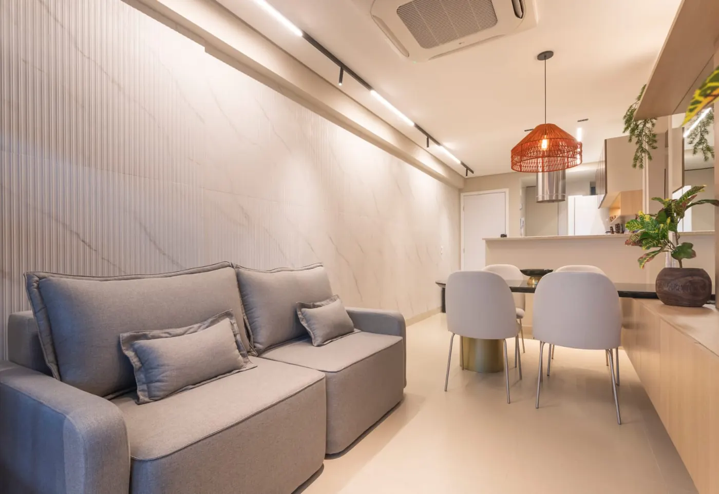 Sala de estar e jantar integradas em conceito aberto